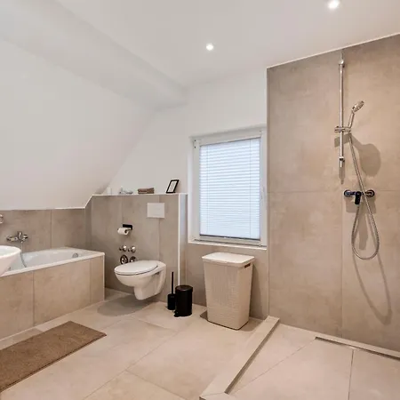 Apartmán Zentral Gelegen In - 4 Schlafzimmer- Bis Zu 7 Personen *