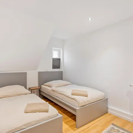 Zentral Gelegen In - 4 Schlafzimmer- Bis Zu 7 Personen Lejlighed *