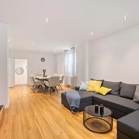 Zentral Gelegen In - 4 Schlafzimmer- Bis Zu 7 Personen Apartmán Haan