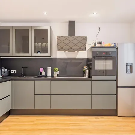 Zentral Gelegen In - 4 Schlafzimmer- Bis Zu 7 Personen