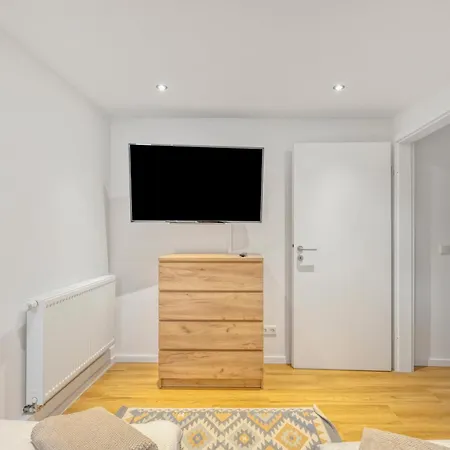 Zentral Gelegen In - 4 Schlafzimmer- Bis Zu 7 Personen Apartmán *