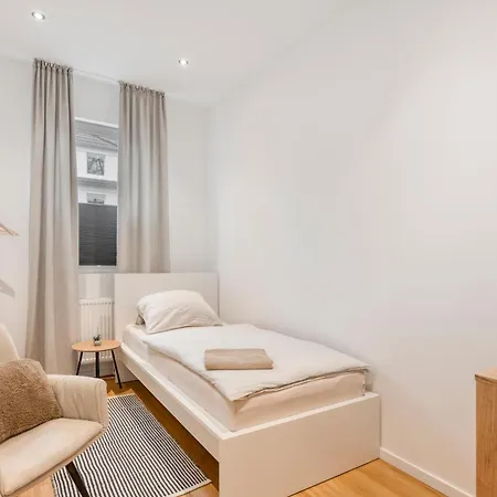 Zentral Gelegen In - 4 Schlafzimmer- Bis Zu 7 Personen Apartmán