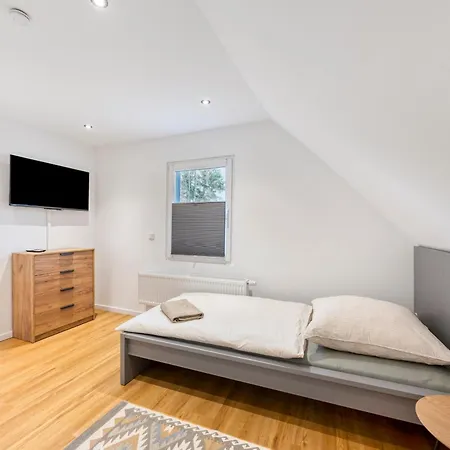 Zentral Gelegen In - 4 Schlafzimmer- Bis Zu 7 Personen Haan