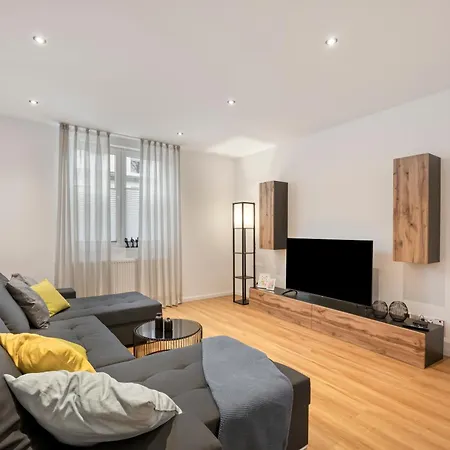 Zentral Gelegen In - 4 Schlafzimmer- Bis Zu 7 Personen Apartmán *