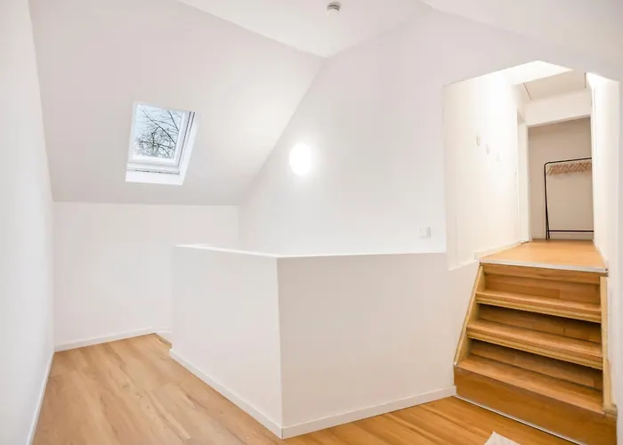 Zentral Gelegen In - 4 Schlafzimmer- Bis Zu 7 Personen Haan