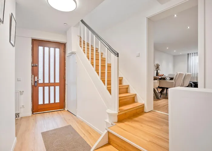 Zentral Gelegen In - 4 Schlafzimmer- Bis Zu 7 Personen * Haan