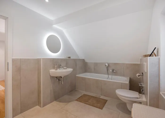 Zentral Gelegen In - 4 Schlafzimmer- Bis Zu 7 Personen Haan